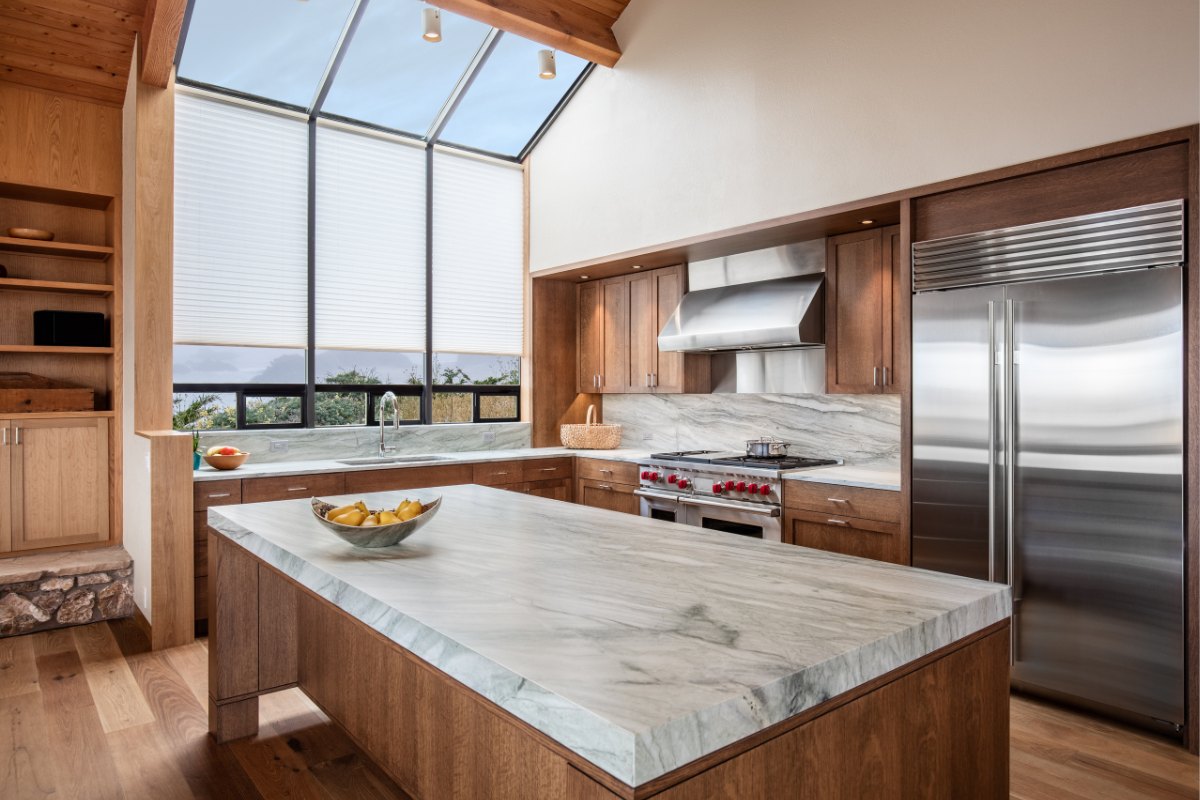 Cucina moderna con isola eleganza e funzionalità